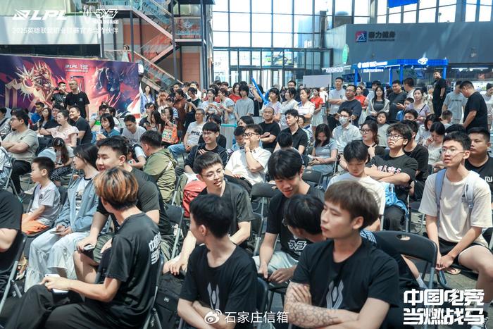 这场无畏契约比赛中，战马战队与雷霆神域打出神仙对决，战术得当压制对手，这场打得太精彩