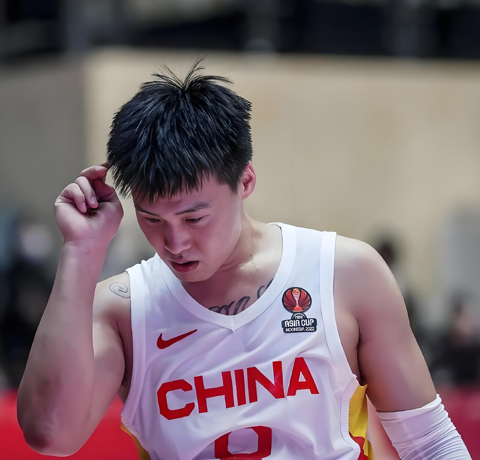 朱俊龙社媒晒照：全力备战中，中国男篮加油
