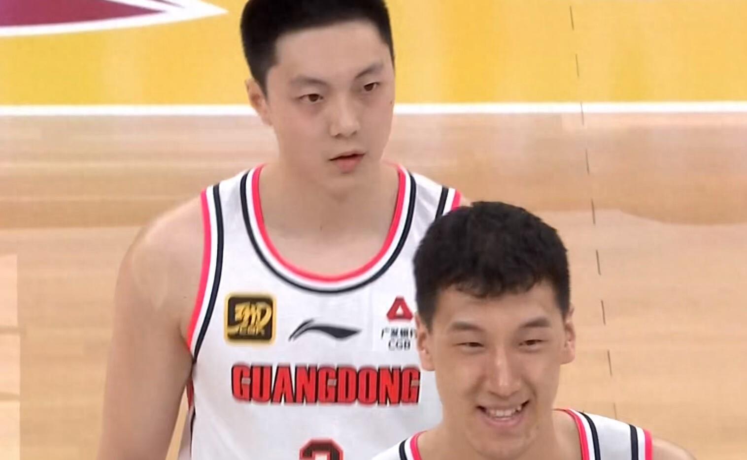 官宣！男篮2王牌锋线受伤！5人缺训，广东神射手和广厦核心或入选的简单介绍