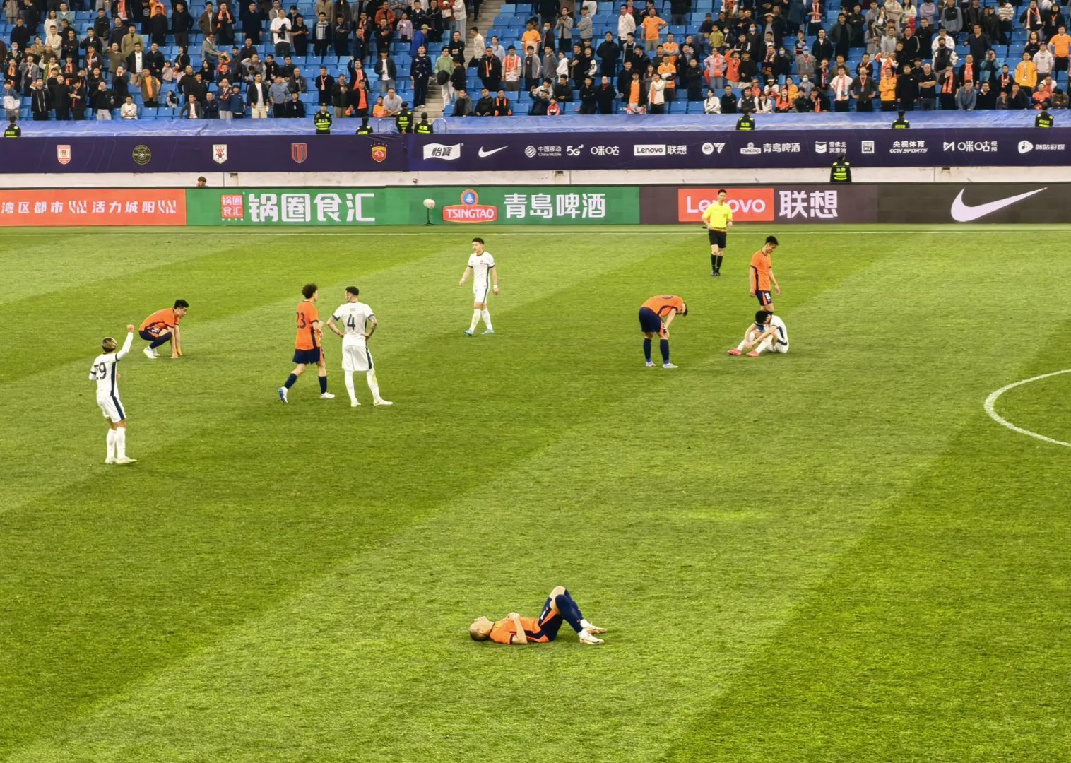 客场压哨进球，力克对手挺进下一轮
